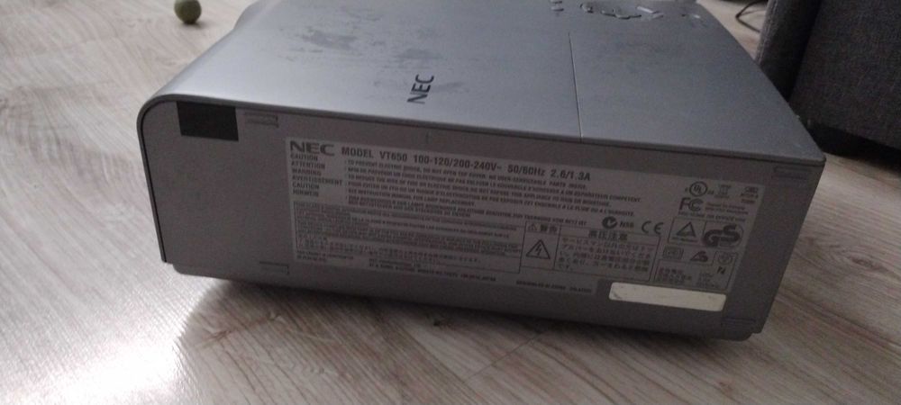 Projektor NEC vt650