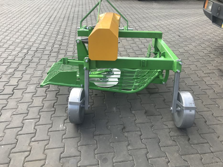 Картоплекопачка навісна транспортерна, вібраційна  Bomet, Wirax