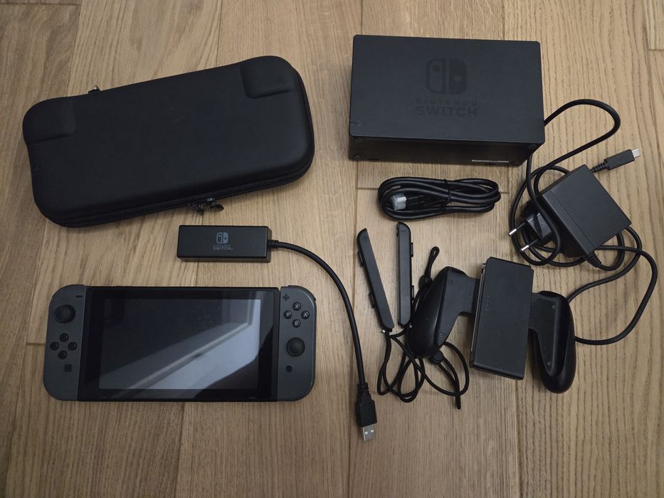 Zestaw Konsola Nintendo Switch V2 32GB + akcesoria uszkodzone WiFi