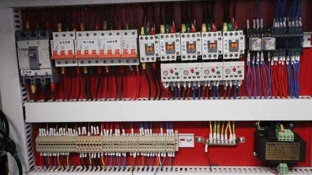 Свердлильно-присадочний верстат з ЧПУ HOLD HB621CG обробка з 6 сторін