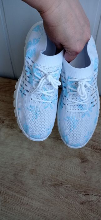 Buty sportowe damskie 39-25 cm
