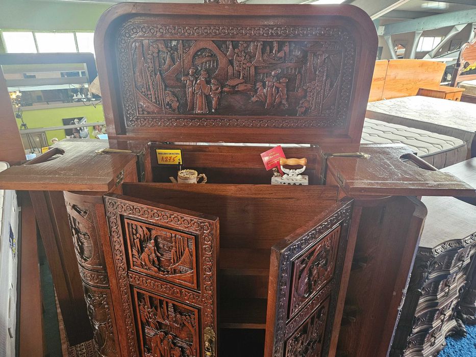 Magnifico bar orinetal em madeira trabalhada - óptimo estado geral