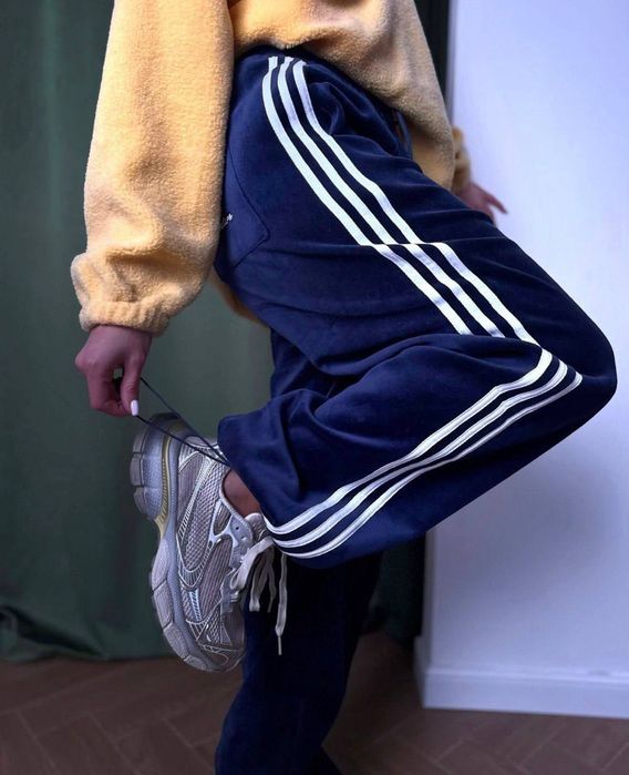 ‼️Штани жіночі об'ємні з велюру з лампасами на затяжках знизу ‼️