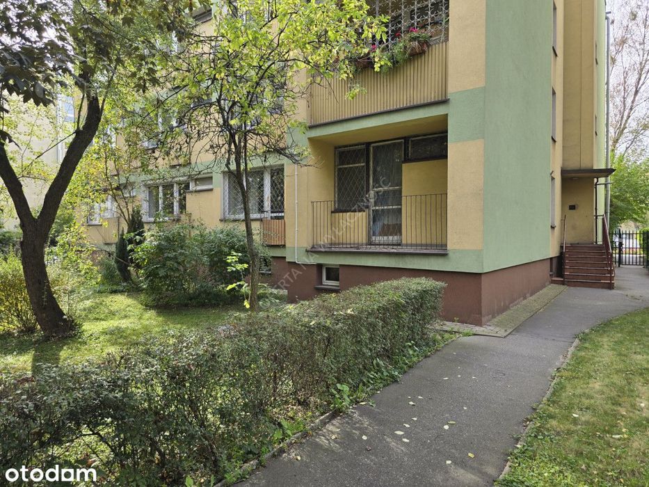 3pokoje, balkon, oddzielna kuchnia |  Do remontu.