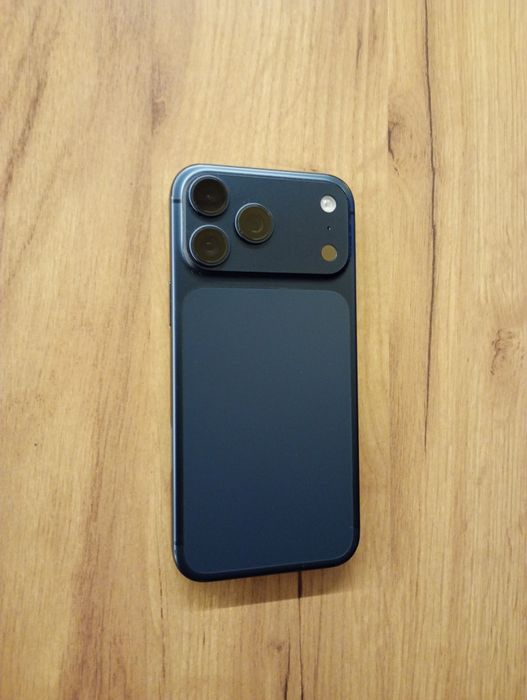 iPhone 17 pro max + słuchawki