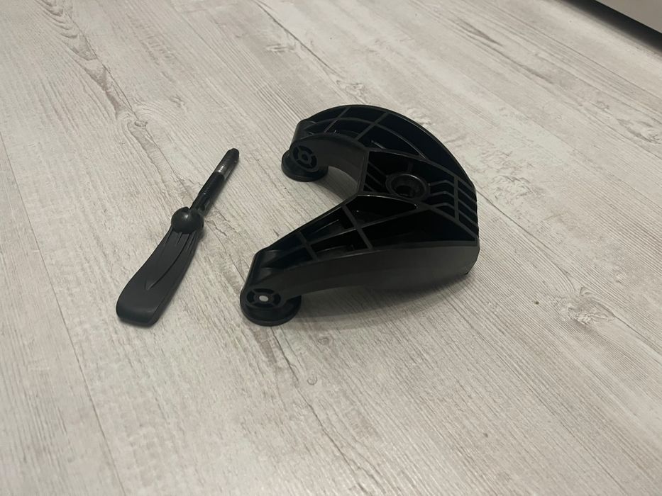 Thrustmaster T128 z oryginalnymi pedałami