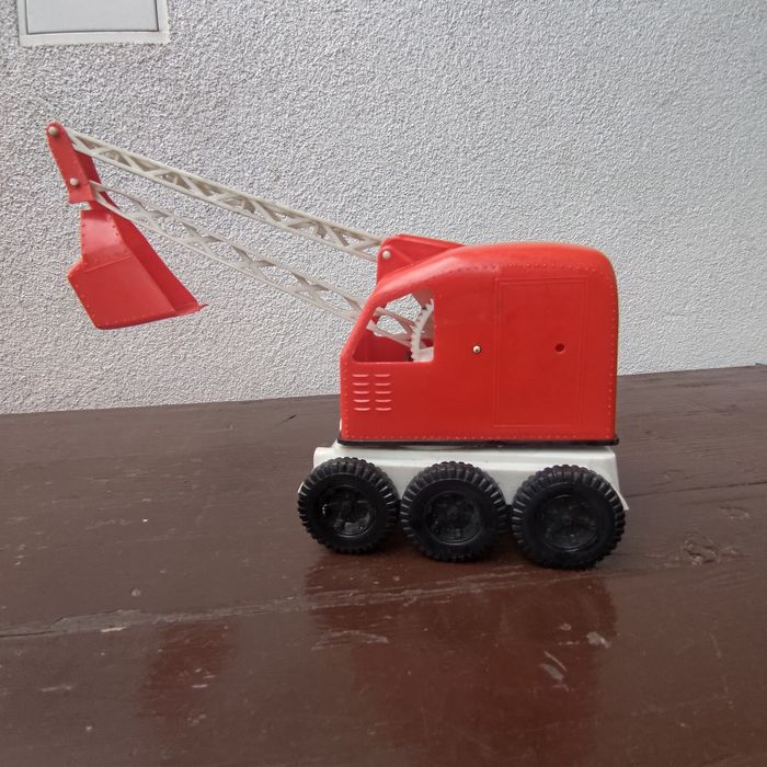 Koparka zabawka z prl-u