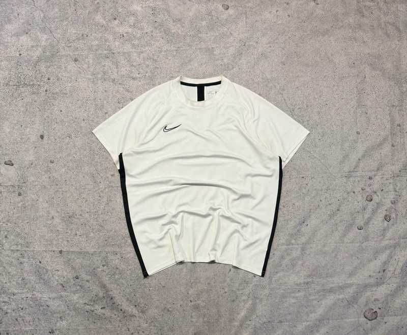 Biała sportowa koszulka Nike Dri-Fit XXL black solo swoosh