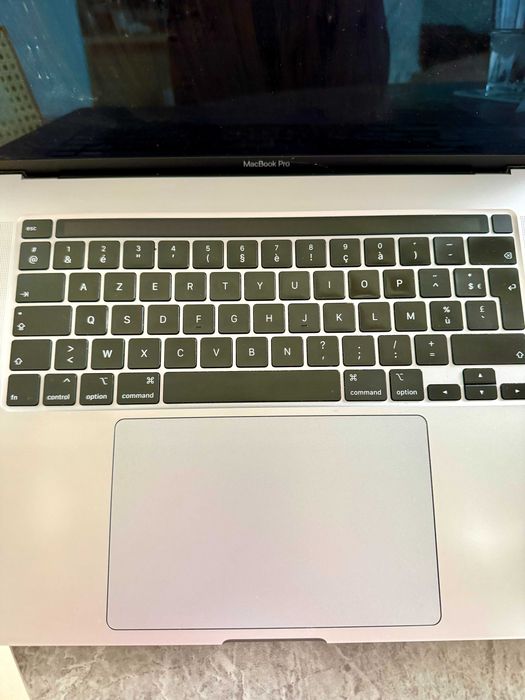MacBook Pro 16" (2019) - Core i7 / 16GB RAM / 512GB / Teclado Francês