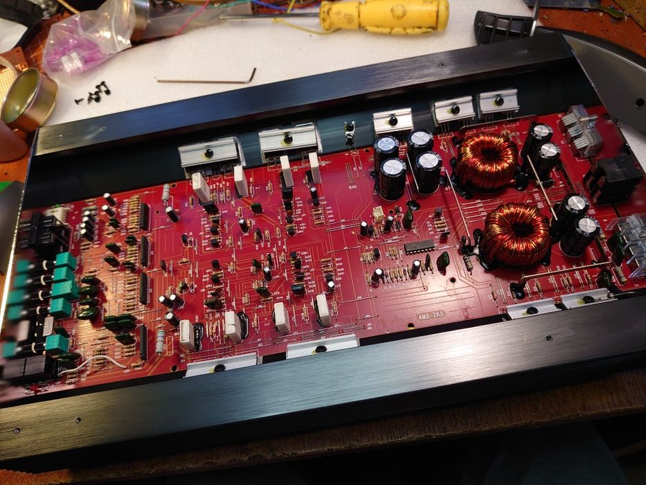 Автомобильный 2х канал ный усилитель Logik 2х150вт . АВ класса