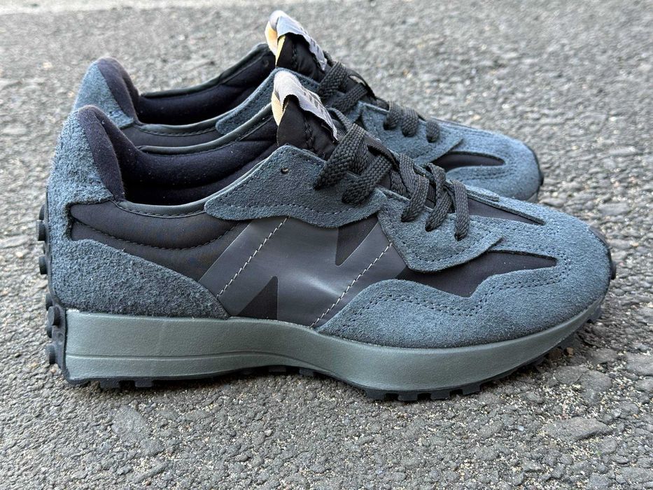 Розпродаж New Balance 327