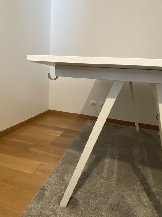 Mesa de escritório como nova