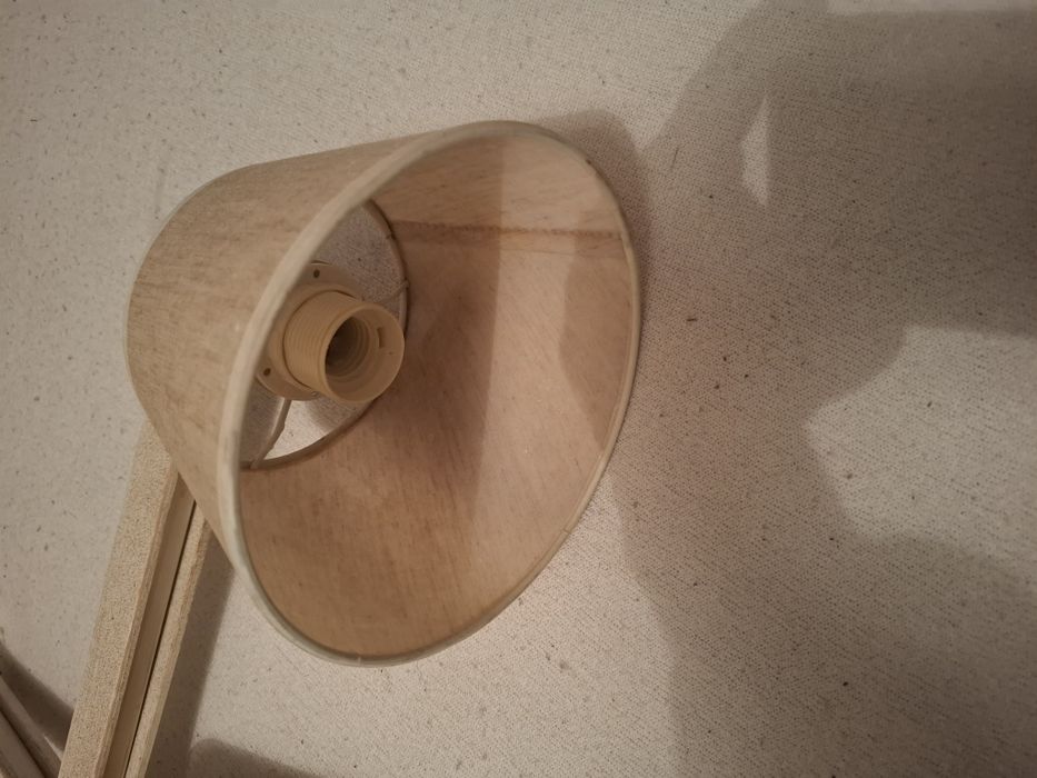 Żyrandol wiszący sufitowy na trzy lampy.