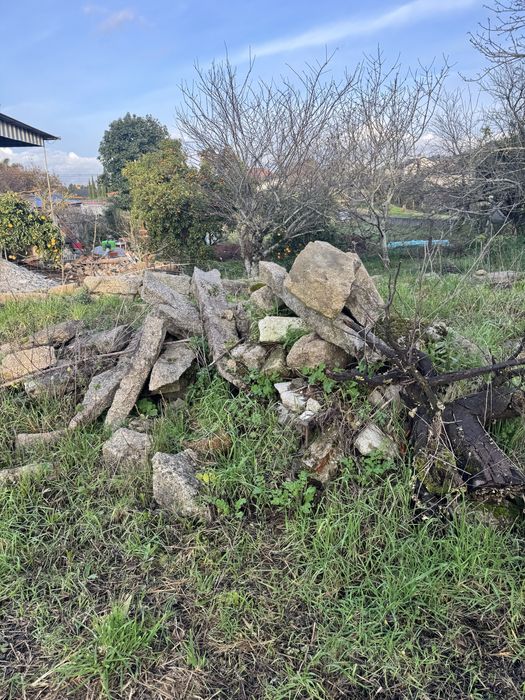 Pedras para construir muro ou caminho