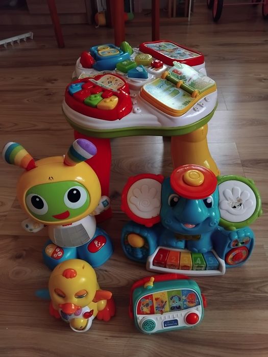 Zestaw zabawek clementoni i fisher price stolik sprzedany