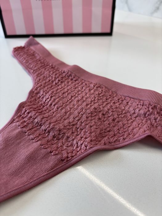 Nowe bezszwowe stringi PINK Victorias Secret S/36