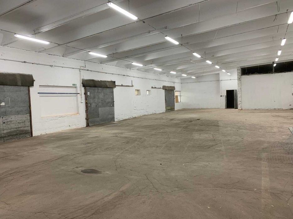 Lotnisko-Magazyn od 100-280 m2 + zaplecze,  Plac na parking , skład