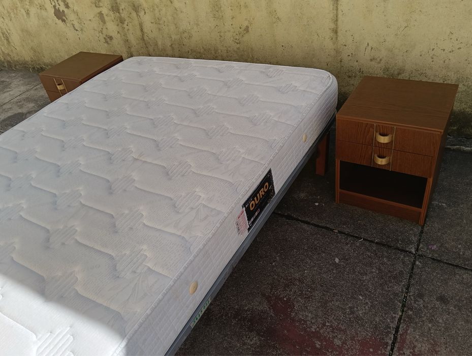 Cama (sommier) 195x150 c/ colchao