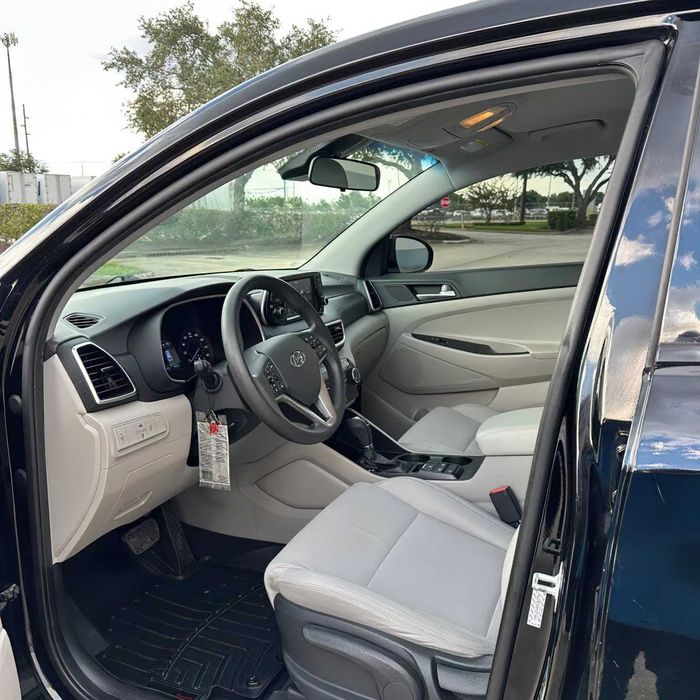 Hyundai Tucson SE      2019