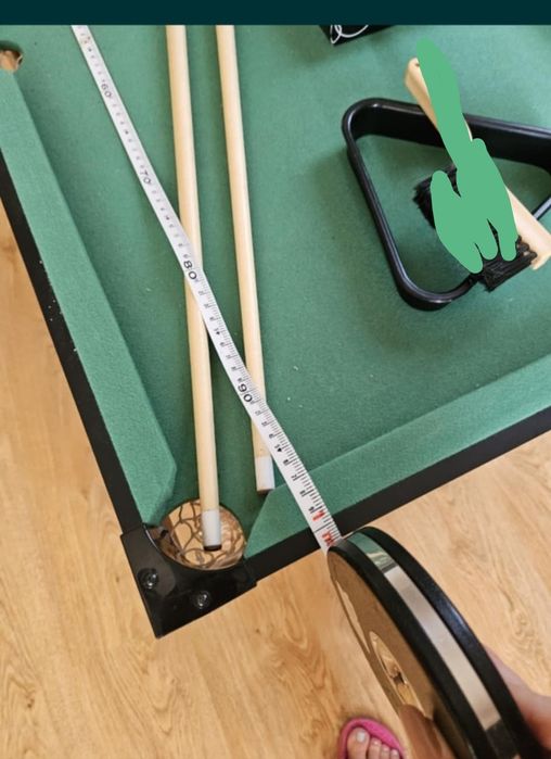 Stół bilardowy z kijem bilardowym