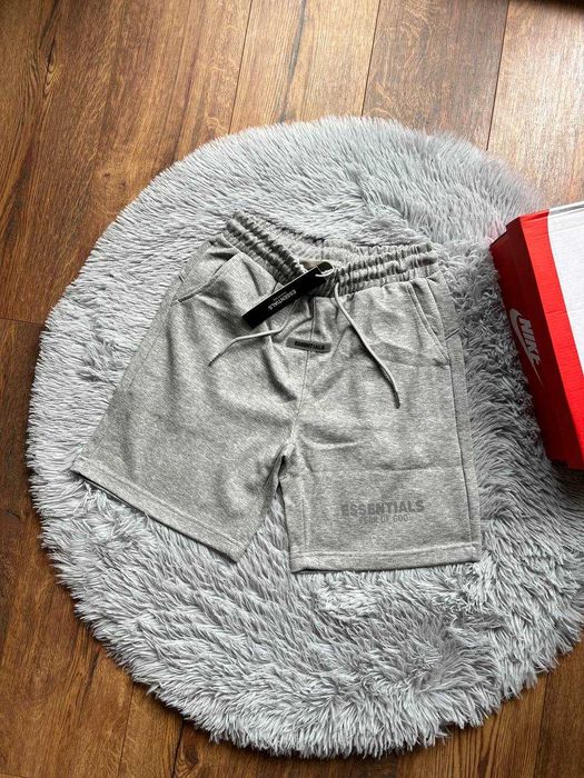 Szare Szorty Essentials