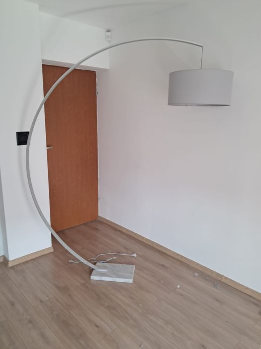 Lampa stojąca , kamień