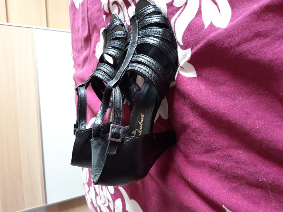 Nowe skórzane buty 39