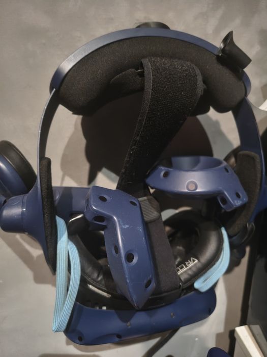 Htc vive pro ze wszystkim kablami bez stacji bazowych