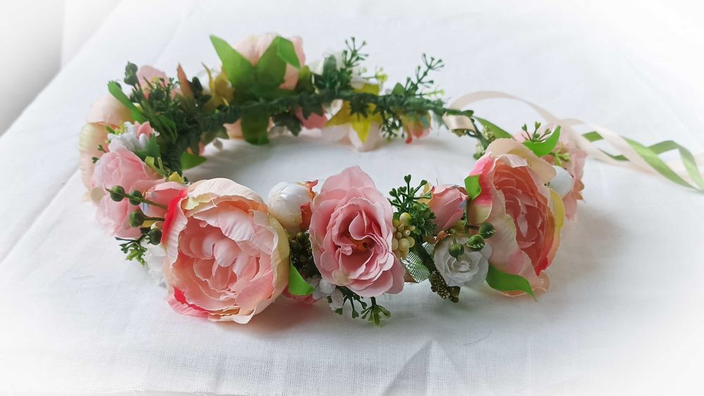 Віночок з квітів на голову