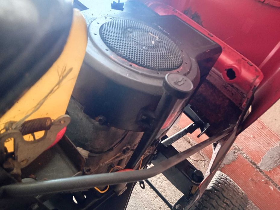 Trator de cortar relva MTD