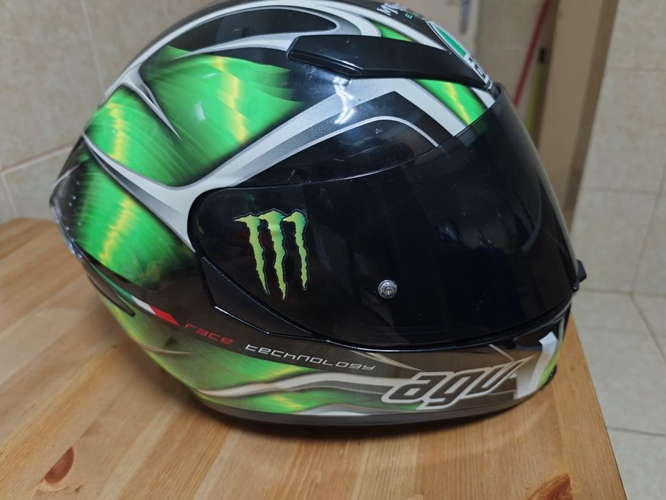 Capacete moto desportiva AGV