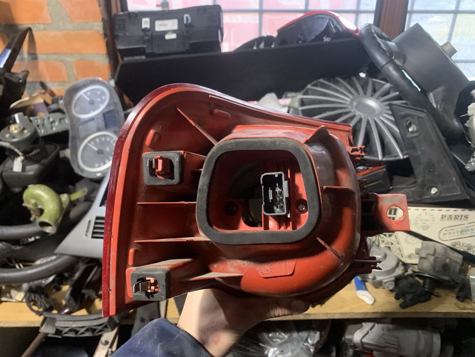 Задній правий фонарь Volkswagen Passat B6 універсал 3C9 945 096N