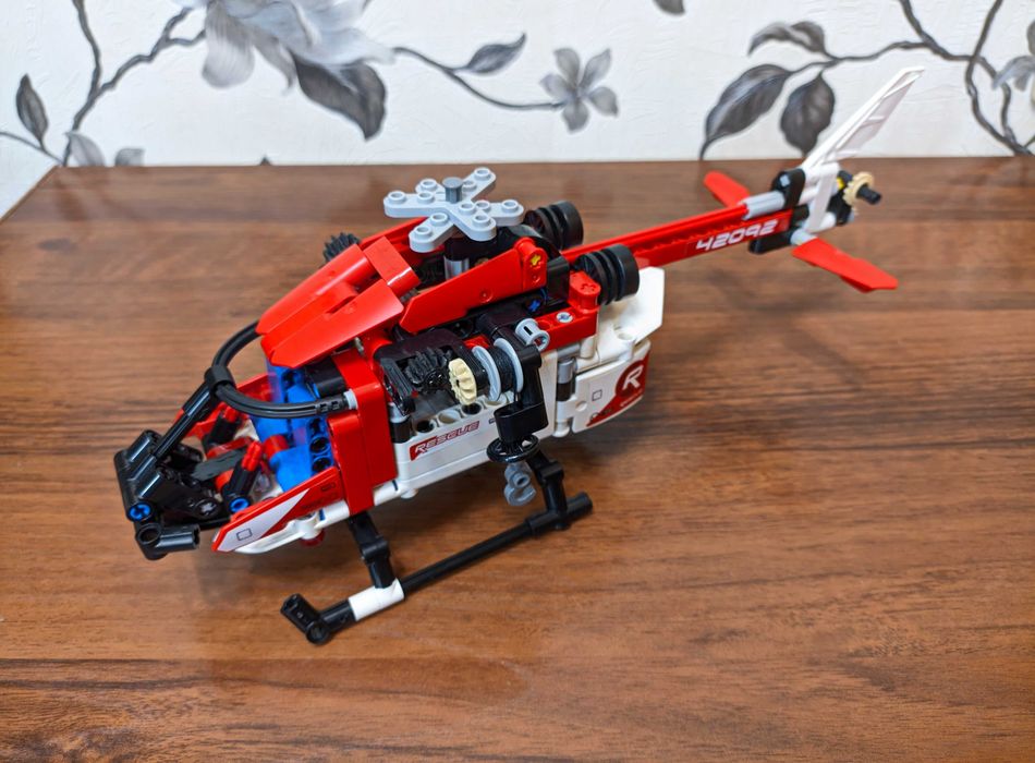 Спасательный вертолет Lego Technic 42092