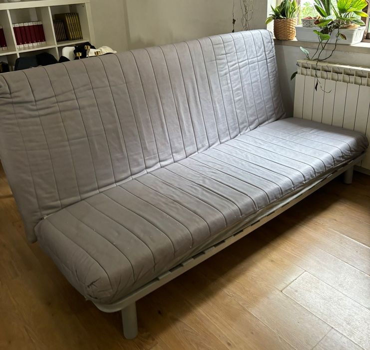 Sofá moderno cinza - confortável e em bom estado