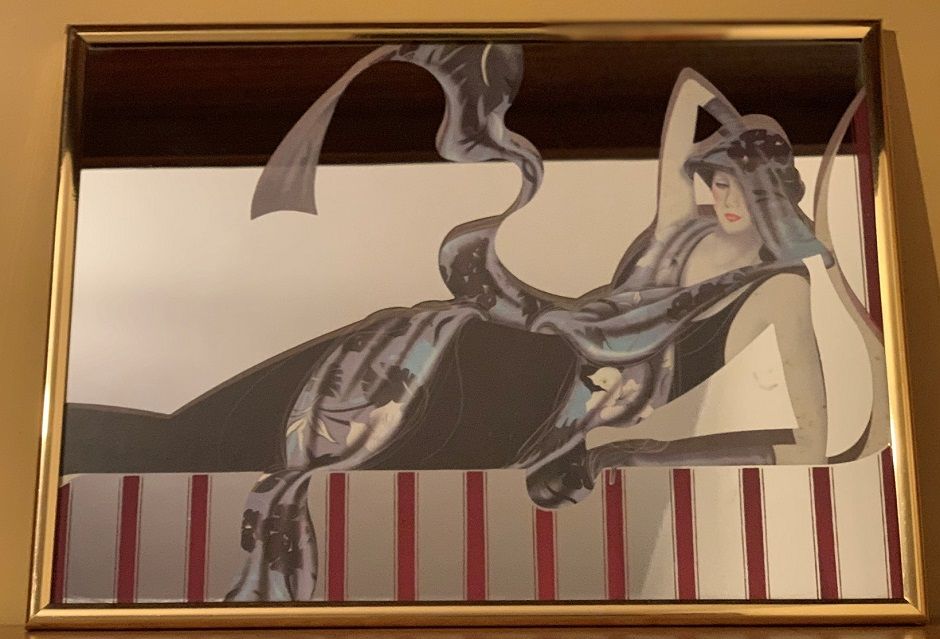 Quadro Espelhado Pintura Mulher de vestido preto deitada