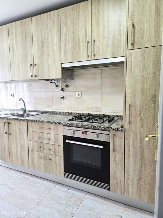 T1 em Linda-a-Velha – Cozinha Remodelada e Excelente Localização — Algés, Linda-A-Velha E Cruz Quebrada-Dafundo, Lisboa