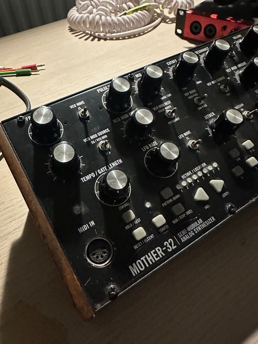 MOOG Mother-32 Syntezator