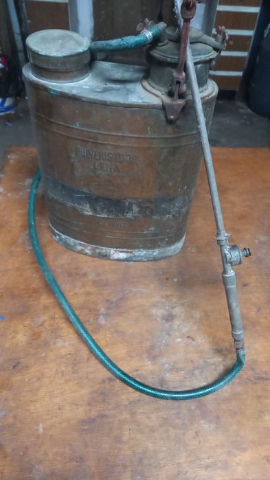 Pulverizador em cobre antigo