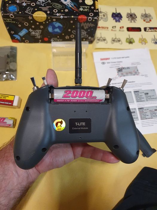 Comando Drone FPV Jumper T-Lite V2 Multi-Protocolo 4 em 1 + Bateria