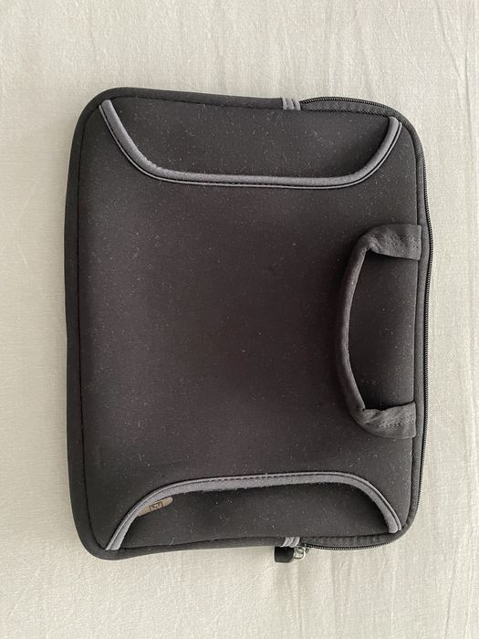 Mala preta portátil pequeno