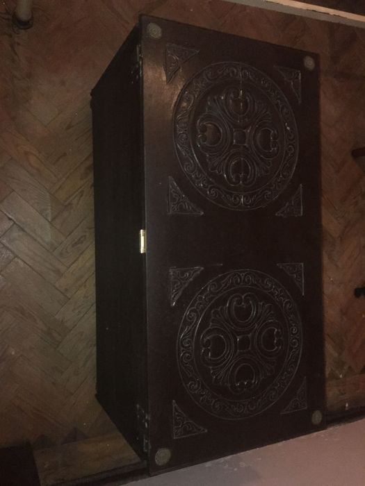 Arca antiga em madeira