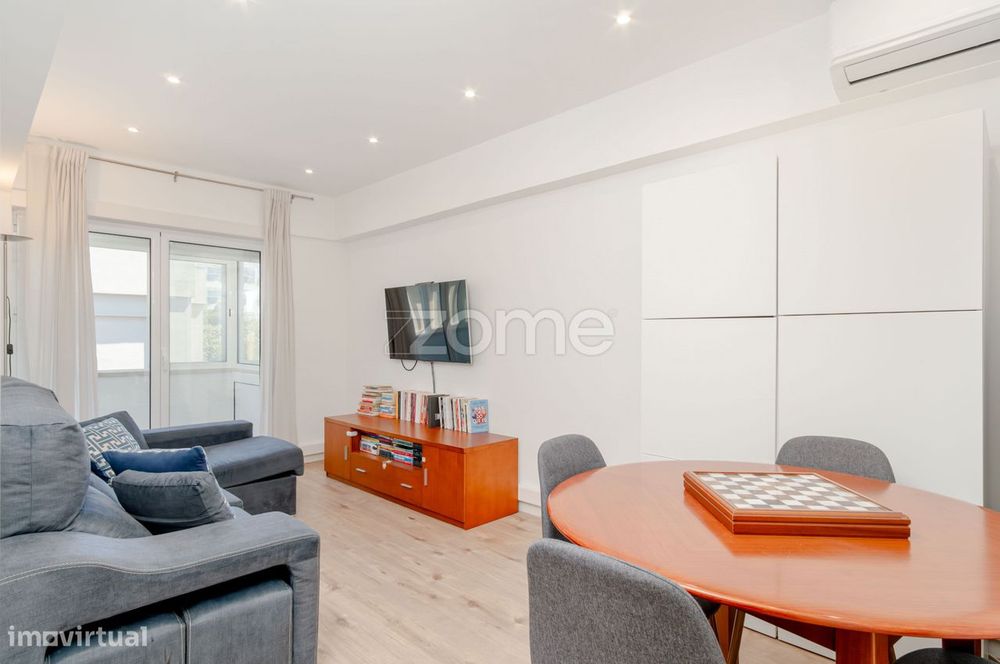 Apartamento T2 Totalmente Remodelado Junto Hospital da Cruz Vermelha