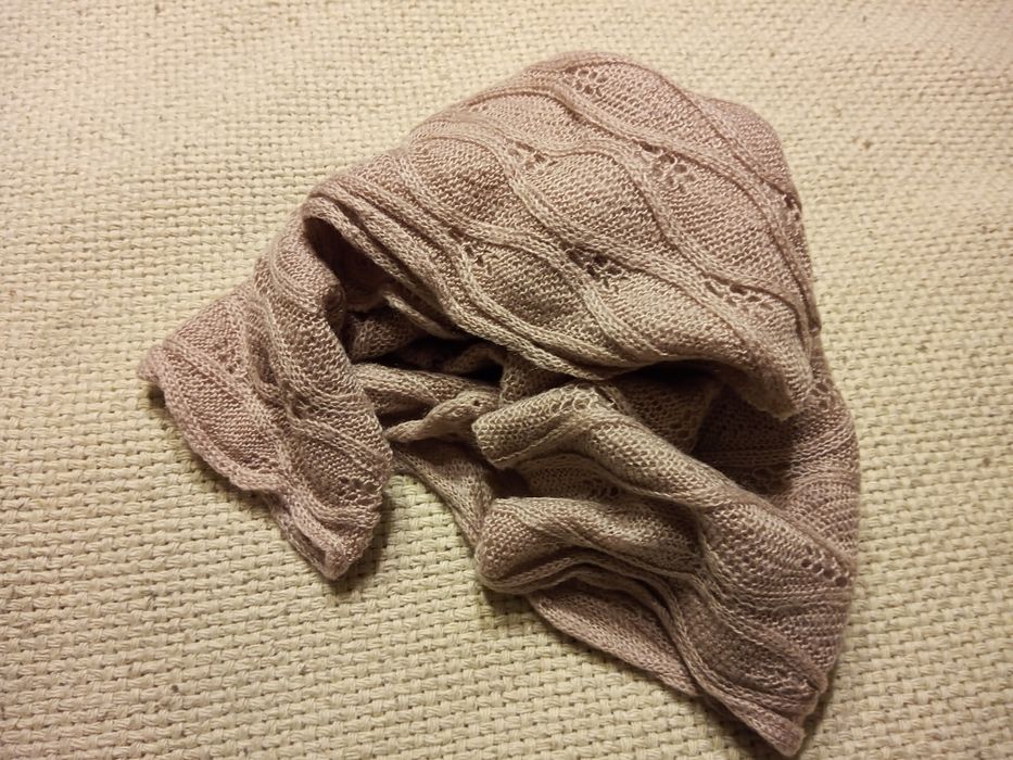 Liliowy szal typu komin, miękki, ażurowy