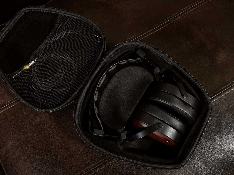 Планарные наушники Monolith 565C