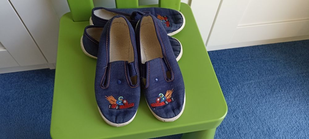 Dwie pary kapcie dziecięce 29 30
