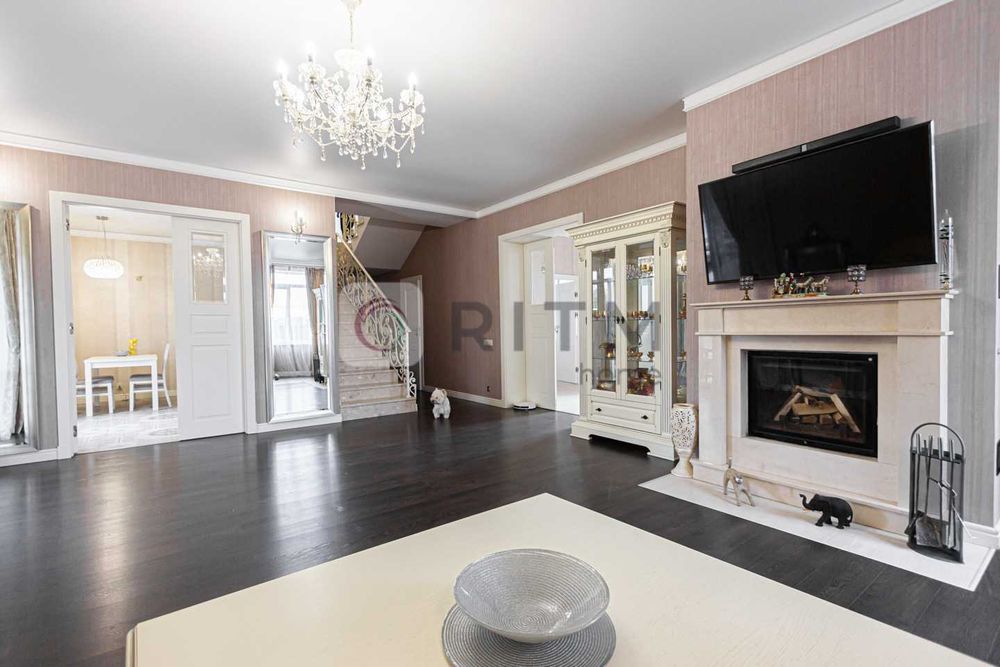 Продаж будинок з ремонтом 320м2 в с. Сокільники, вул. Довбуша.