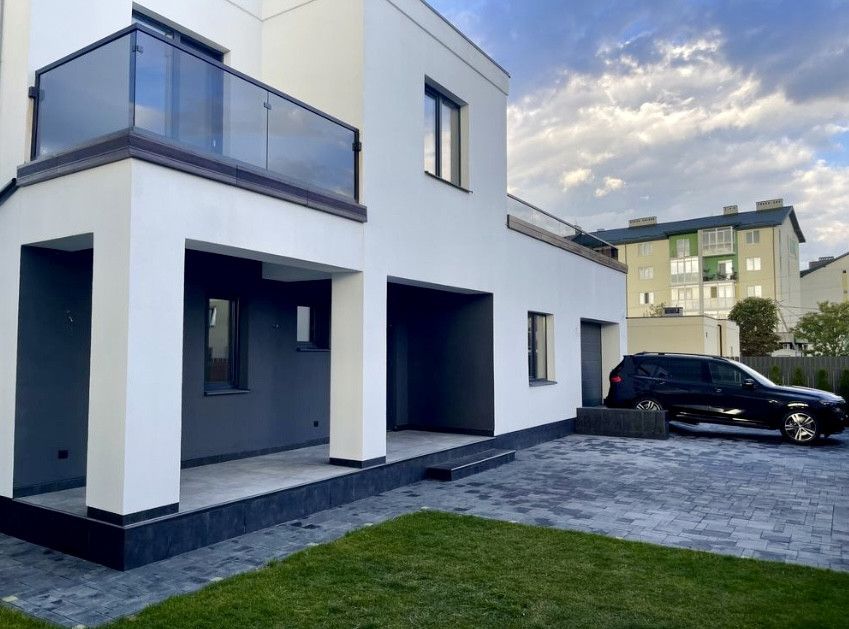 Продаж готового будинку, розташованого в Скнилові 231 м.кв.