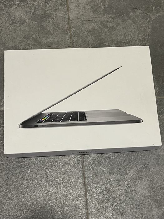 Mac Book 15 intel i7 512/16