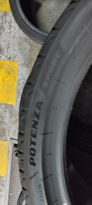 Pneus 235/35/20 semi novos