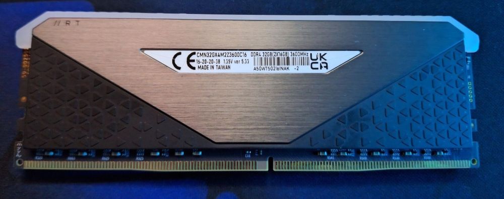 Ram Corsair RGB 32GB [2x16GB DDR4-3600MHz CL16 ]